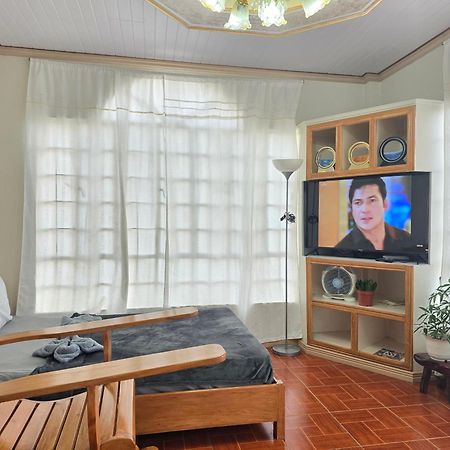 35 Amistad Guesthouse Багио Экстерьер фото
