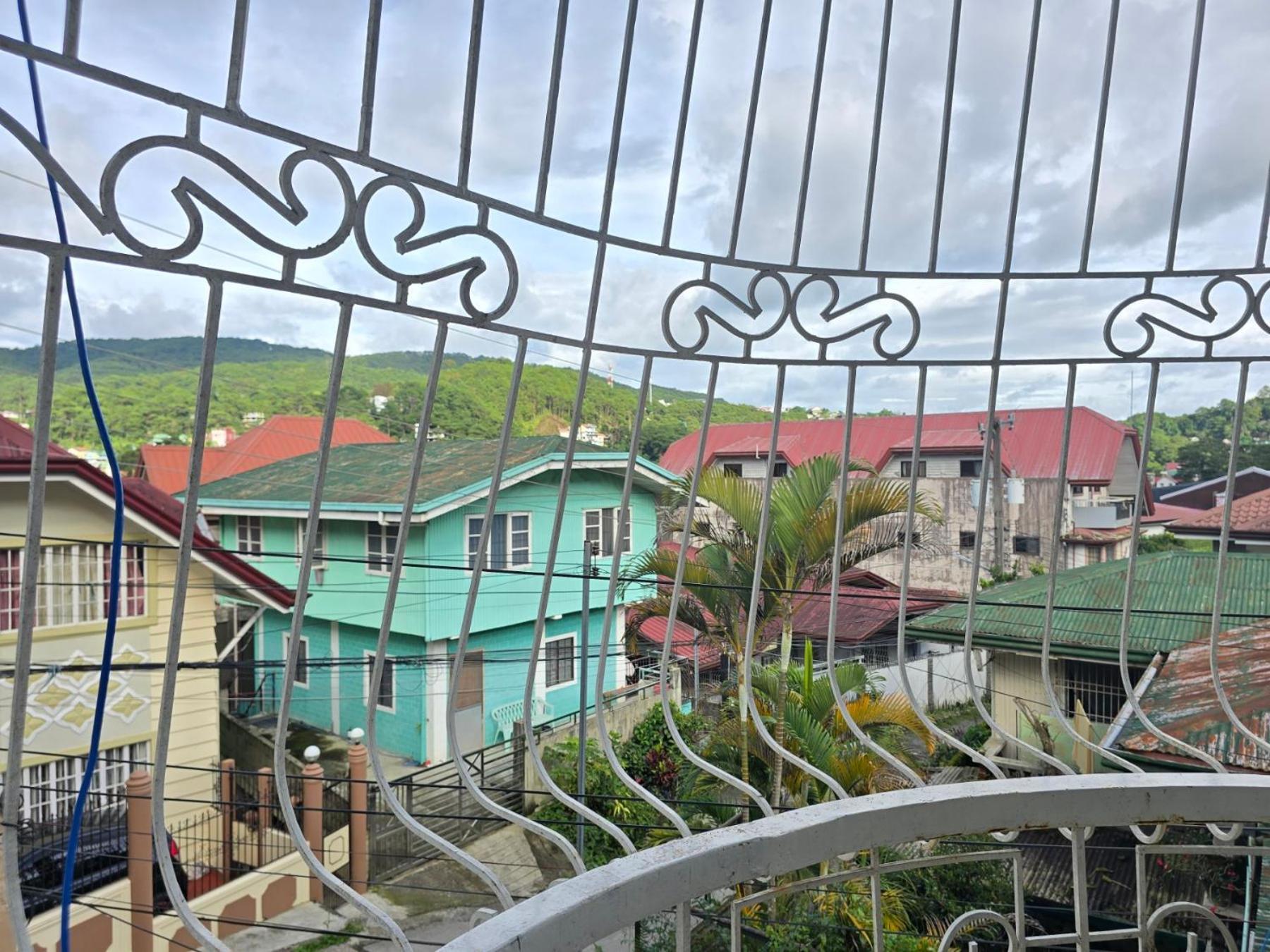 35 Amistad Guesthouse Багио Экстерьер фото